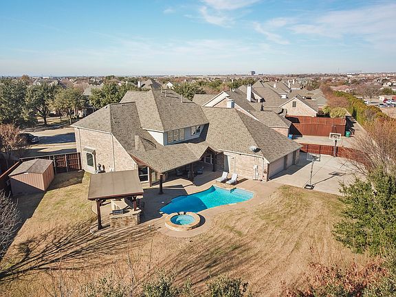 2nd image of 1043 Sir Lancelot Cir