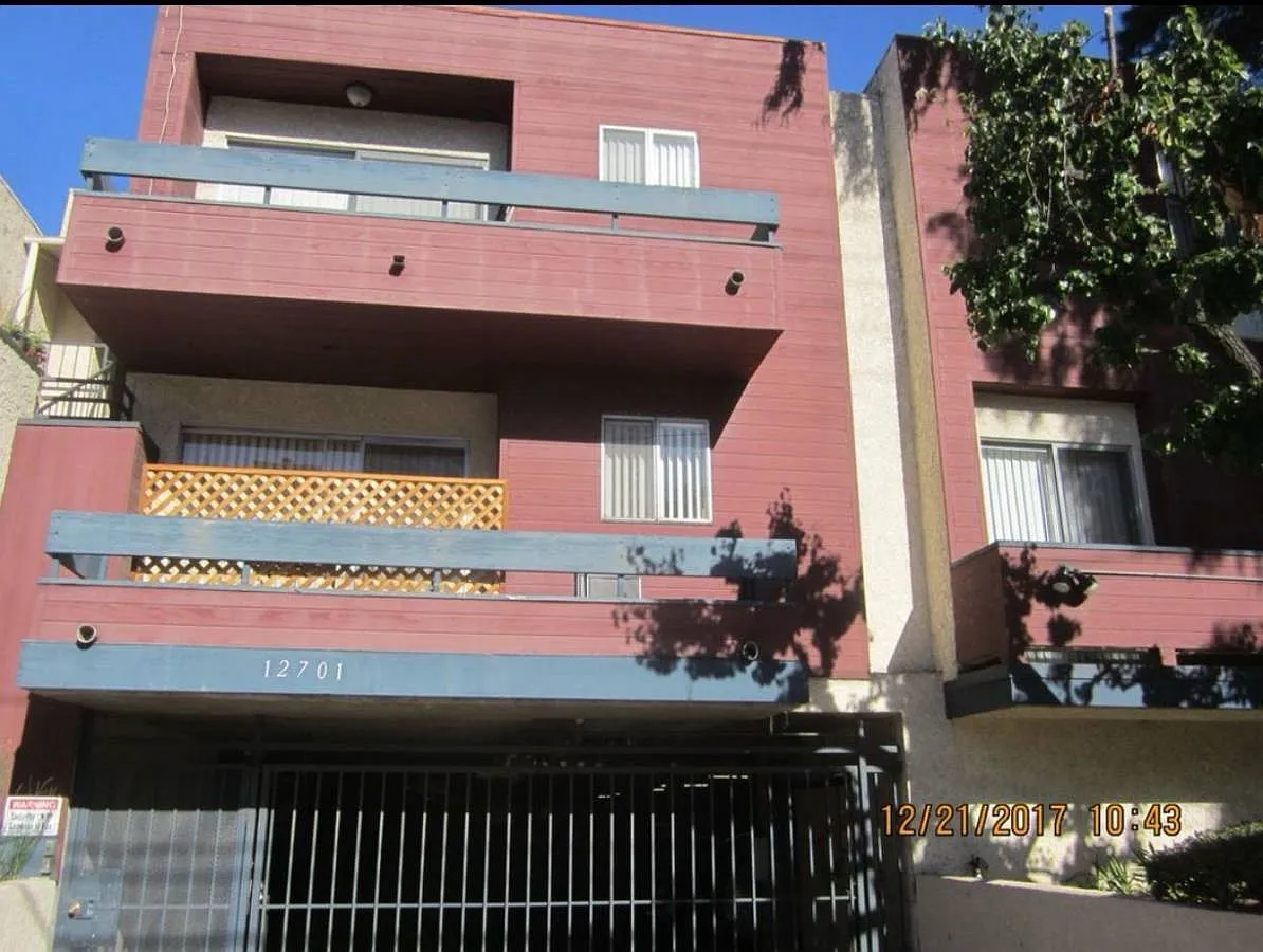 Moorpark St, Studio City — Photo 1