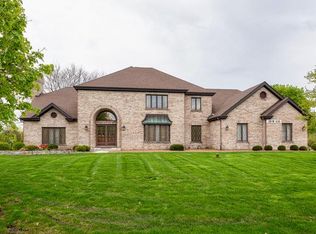 28W335 Picardy Ct, Winfield, IL 60190