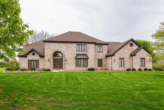 28W335 Picardy Ct photo 1