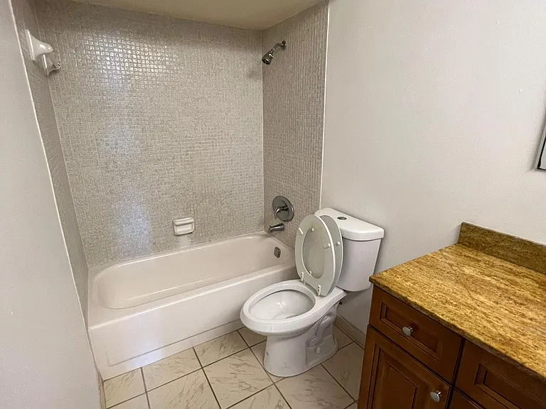 1800 SW 81st Ave #1400 — Photo 7