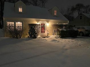 57 Cedar St, Lindenhurst, NY 11757