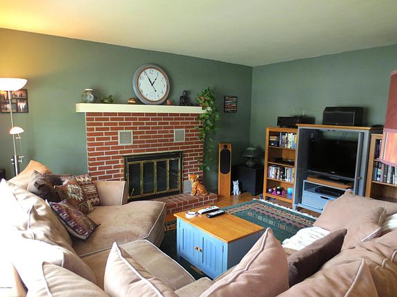 5th image of 1047 Truxton Ave NE