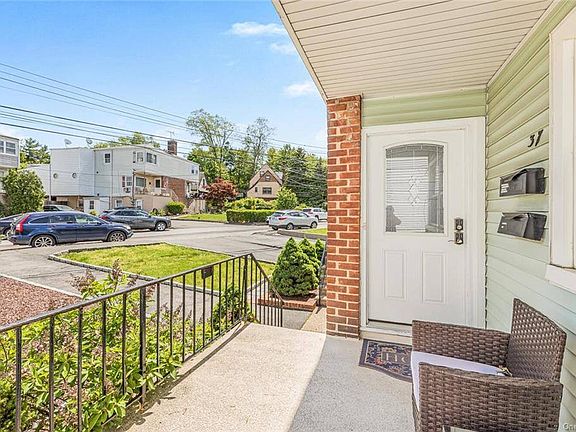 4th image of 37 Troy Ln
