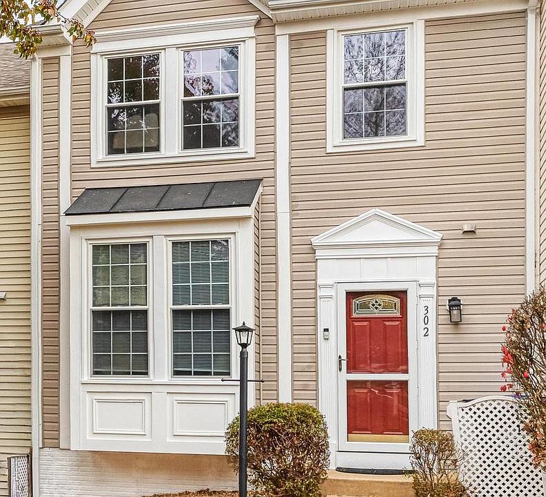 1st image of 302 Pinnacle Dr