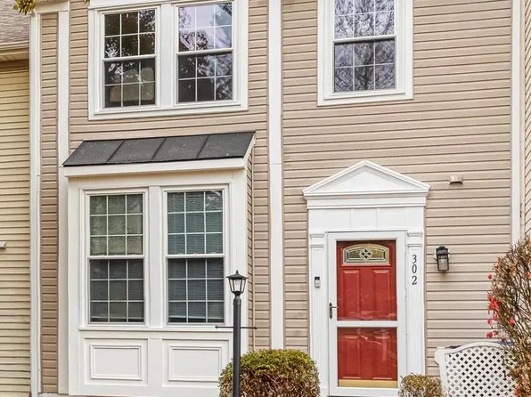 302 Pinnacle Dr, Stafford, VA 22554