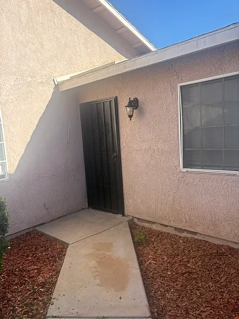 4 bed, 1000 sqft, $2,800 — Photo 1