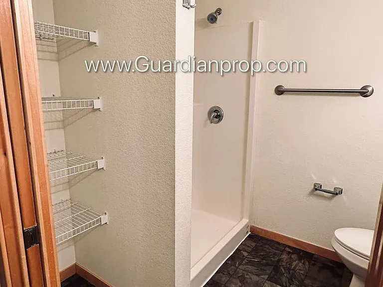 811 4th St SE #313 — Photo 12
