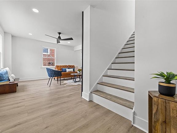 5th image of 435 W Radiance Dr