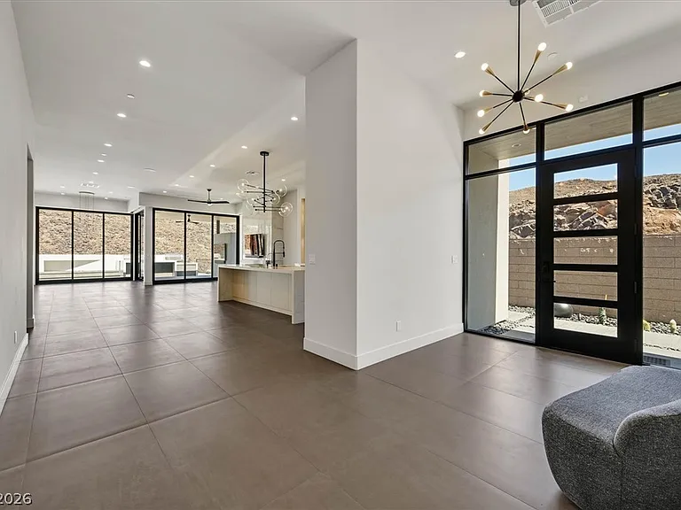 692 Scenic Cliff Dr — Photo 6