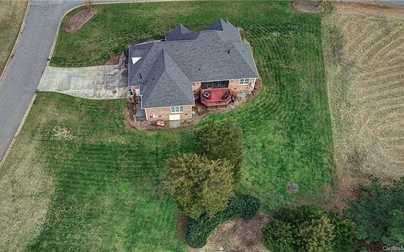4th image of 1104 Leigh Ct
