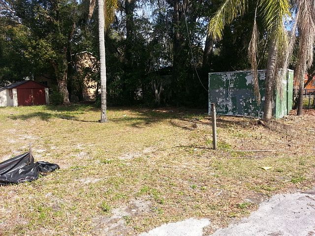 2nd image of 1306 E Poinsettia Ave