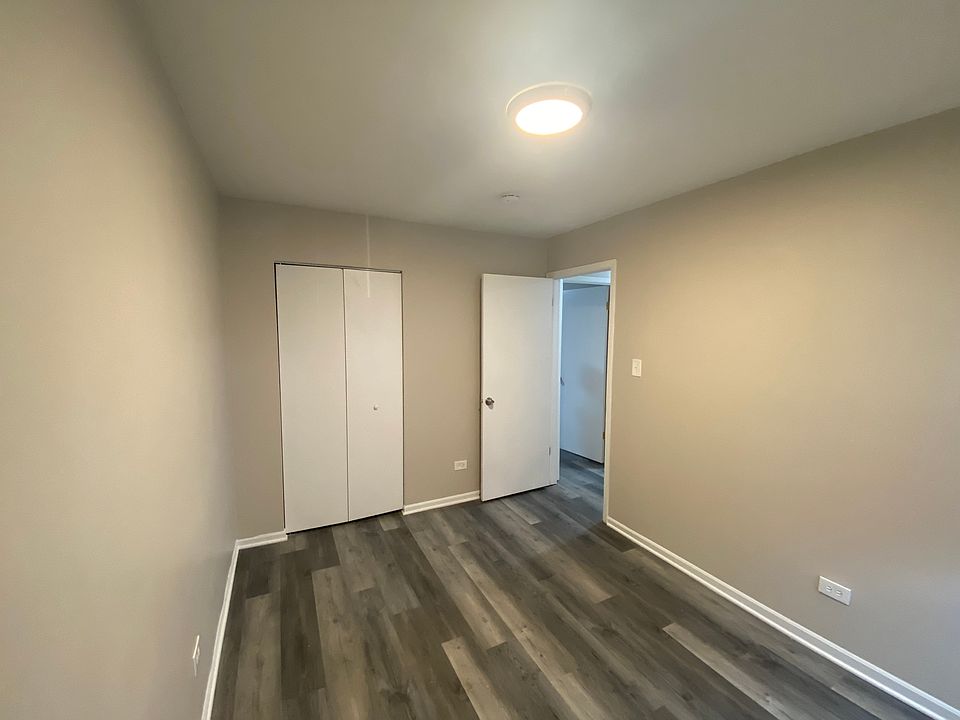 1st image of 252 Plymouth Dr