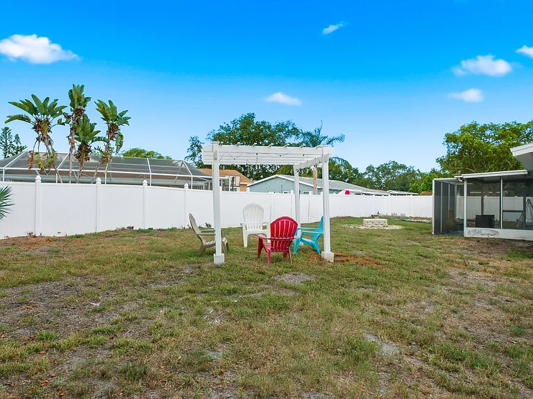 330 Scott Ct — Photo 36