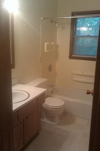 1st image of 1009 12th St SE #1009