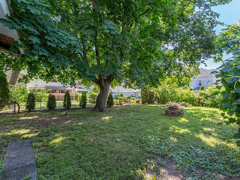 224 W Anthony Ave — Photo 12