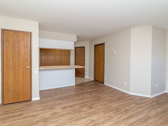 3rd image of 1301 Wyndham Dr APT 103