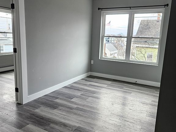 4th image of 32 Irving St #2