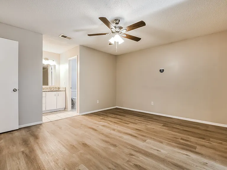 520 Elmwood Ct — Photo 10