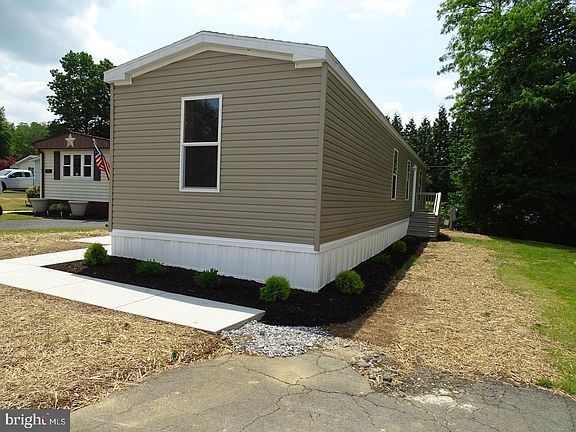 3rd image of 20 Beechwood Dr