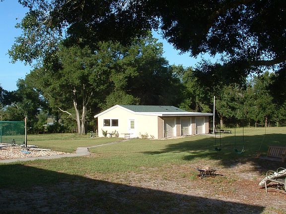Detached Workshop with bathroom