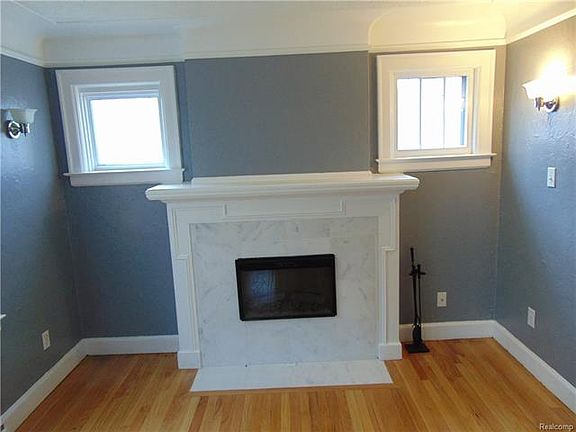 3rd image of 386 Voorheis St