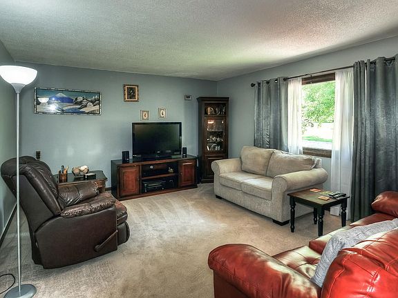 5th image of 25161 Bentley Ln