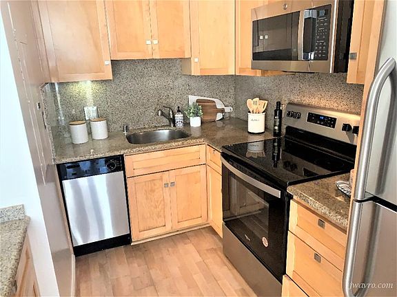 3rd image of 988 Fulton St #17
