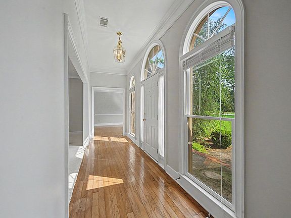 5th image of 2319 Golf Course Dr
