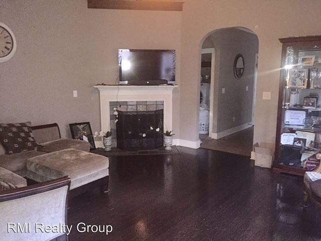 2nd image of 335 Kingston Cir