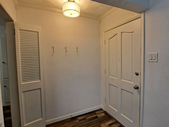 3rd image of 2804 Clearbrook Dr