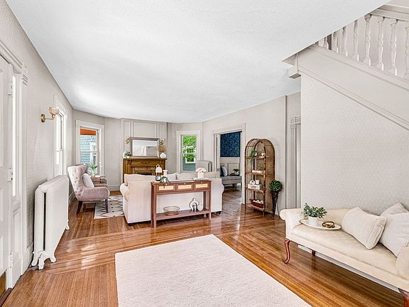 3rd image of 238 Sumner Ave