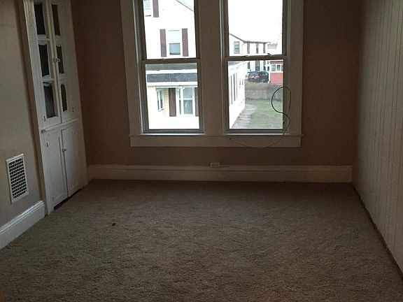 Living Room (Old picture, all moldings and paint are finishe