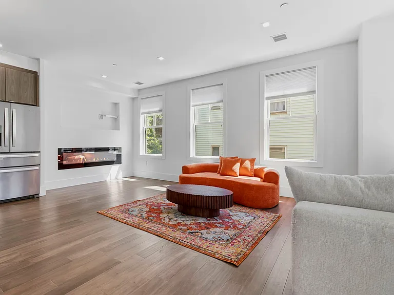 10 Spring Garden St #3 — Photo 3