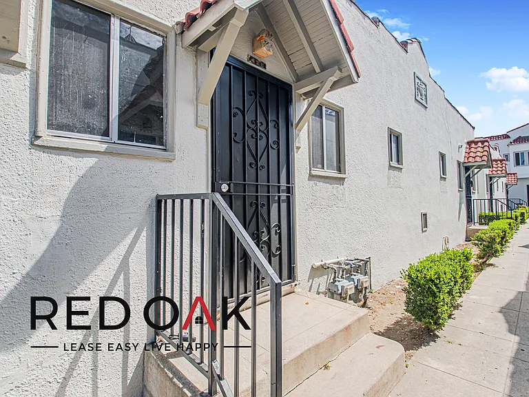 424 E 20th St #428 — Photo 5