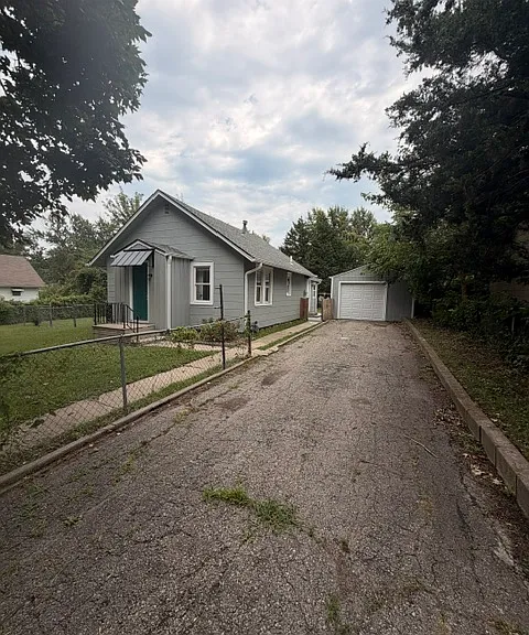 2722 SE Wisconsin Ave — Photo 2