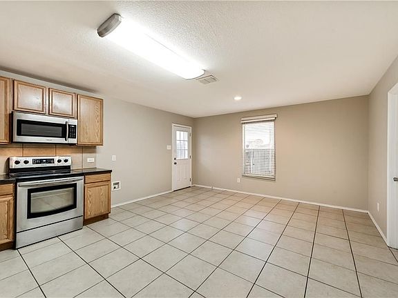 3rd image of 1124 Junegrass Ln