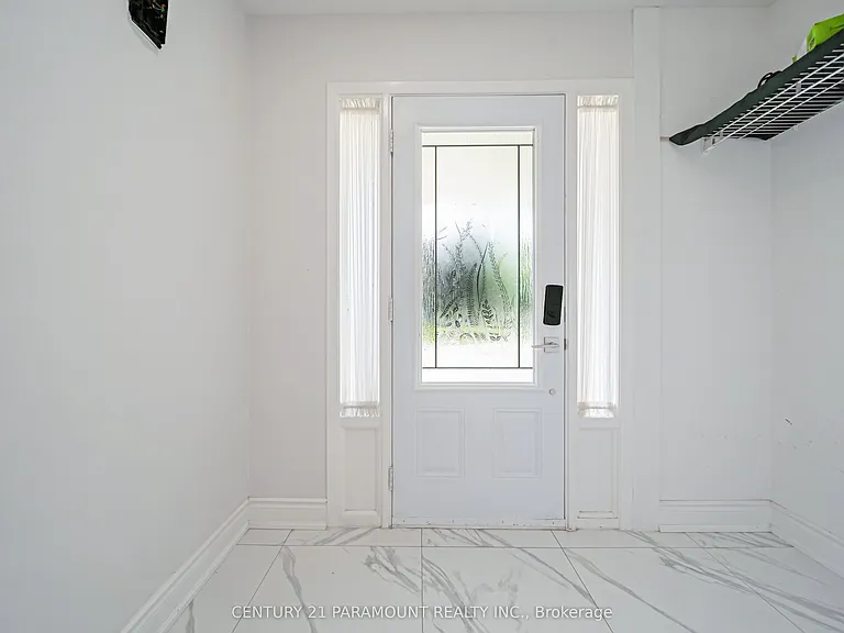 11 Gondola Cres — Photo 4