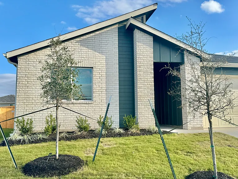 169 Gablynn Cv — Photo 2