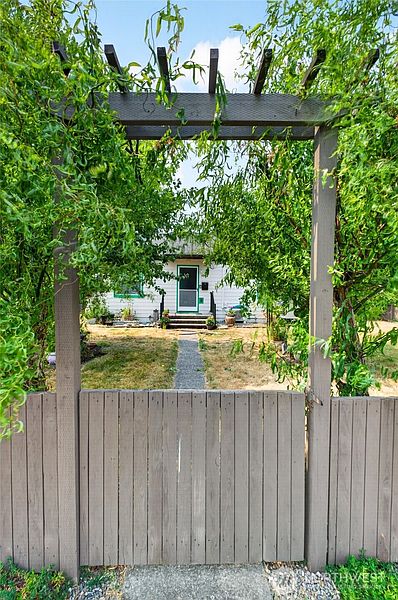 4th image of 6802 S Ferdinand Street