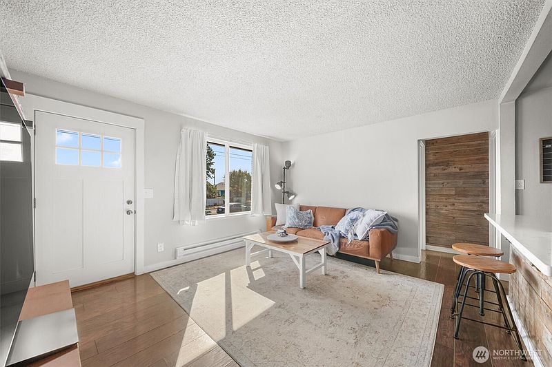 5th image of 1532 S Prospect Street