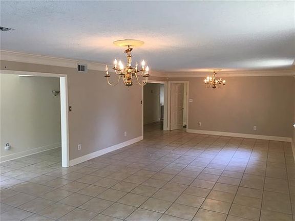 5th image of 4717 Lakewood Dr
