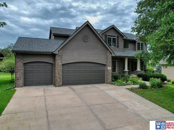 19621 Mayberry St, Elkhorn, NE 68022