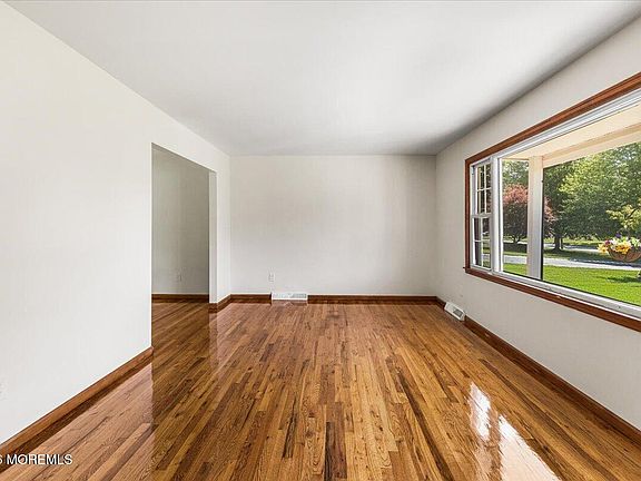3rd image of 47 Tarrytown Road