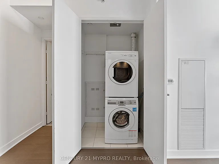 15 Grenville St #1007 — Photo 20