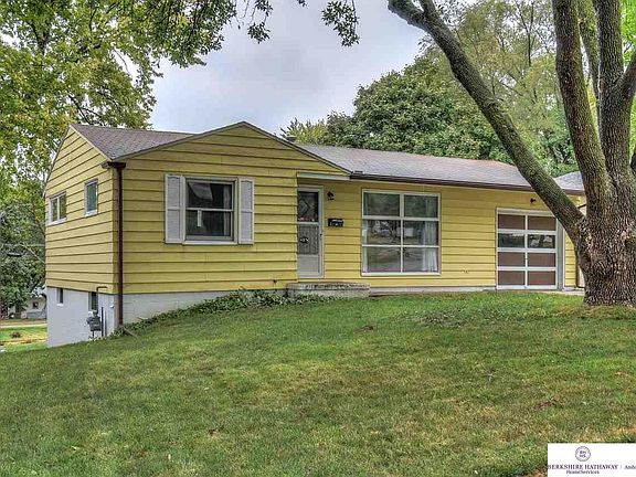 2nd image of 4894 Robin Hill Dr