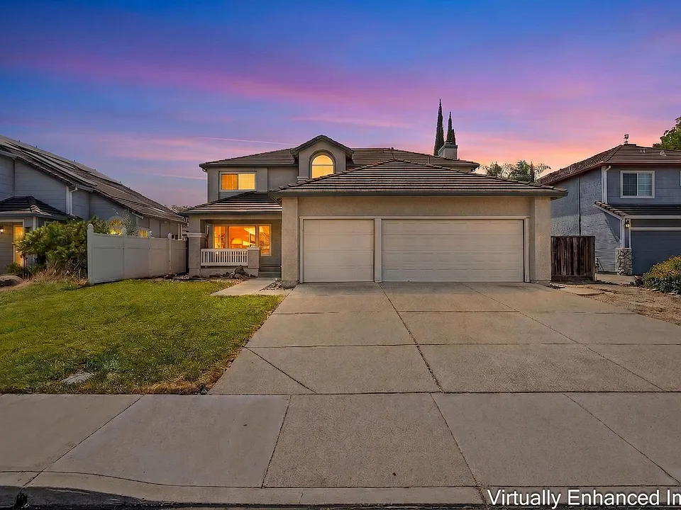 880 Woodsong Ln