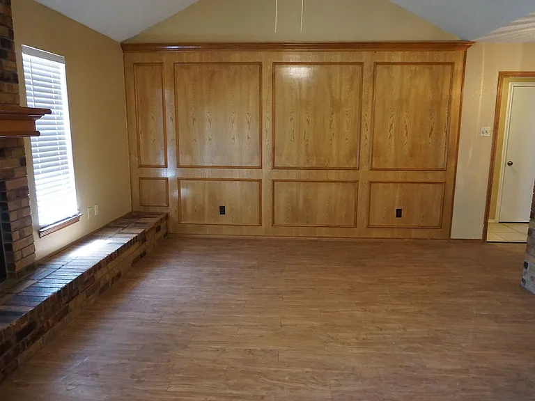 1104 Homestead Dr — Photo 3
