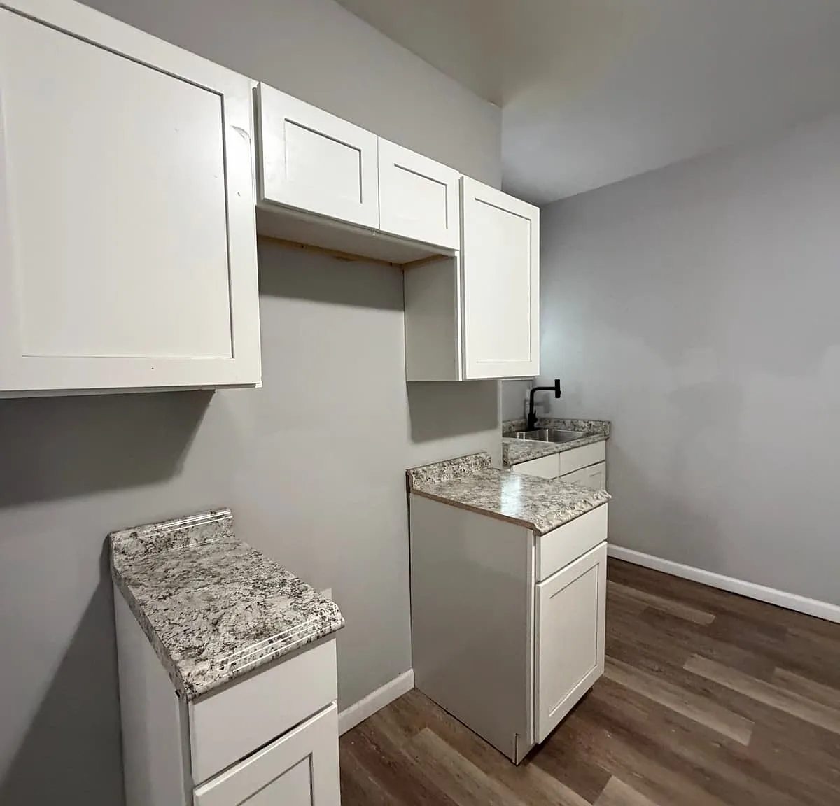 2 bed, 800 sqft, $2,050 — Photo 1