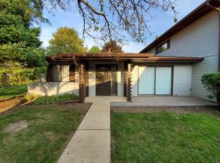 1590 Perry Ct APT B, Aurora, IL 60505